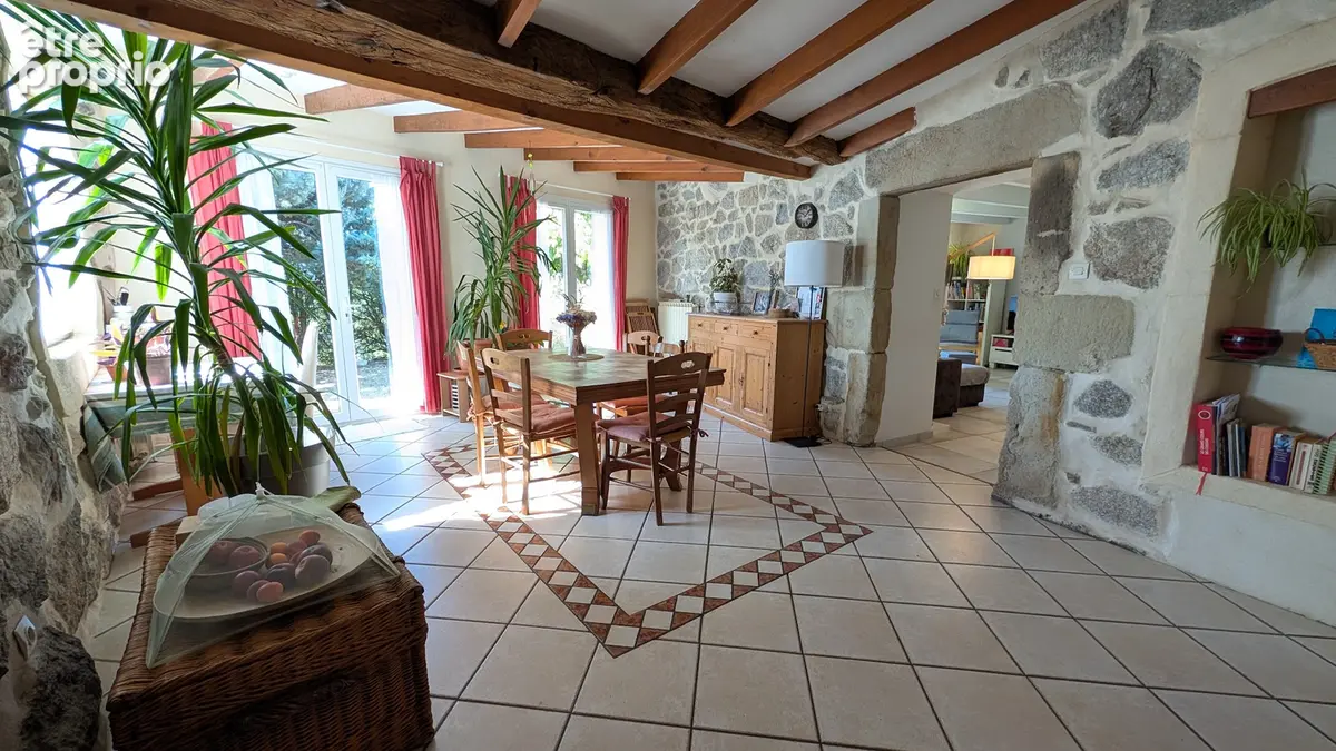 Maison en pierre parfaitement rénové de 177 m2 / F5 - photo 9