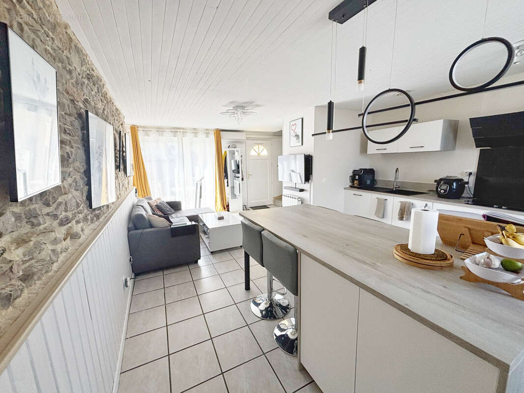 Maison à VAULX-MILIEU