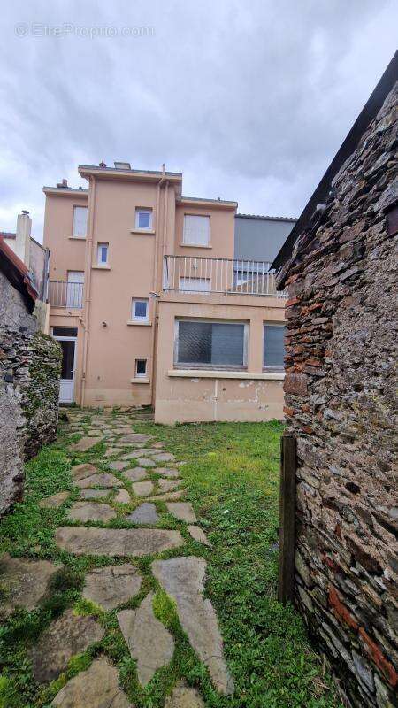 Maison à SAINT-JULIEN-DE-CONCELLES