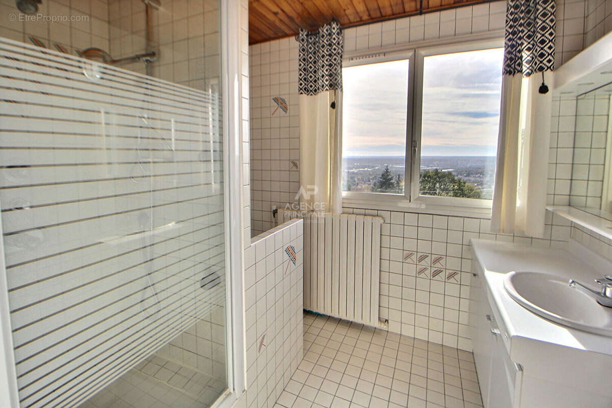 Maison à CHANTELOUP-LES-VIGNES