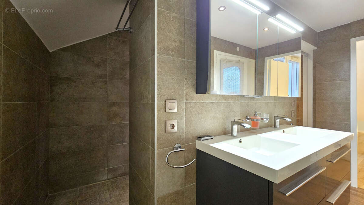 Appartement à FERNEY-VOLTAIRE