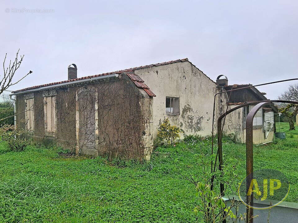 Maison à SAINT-GERMAIN-D'ESTEUIL
