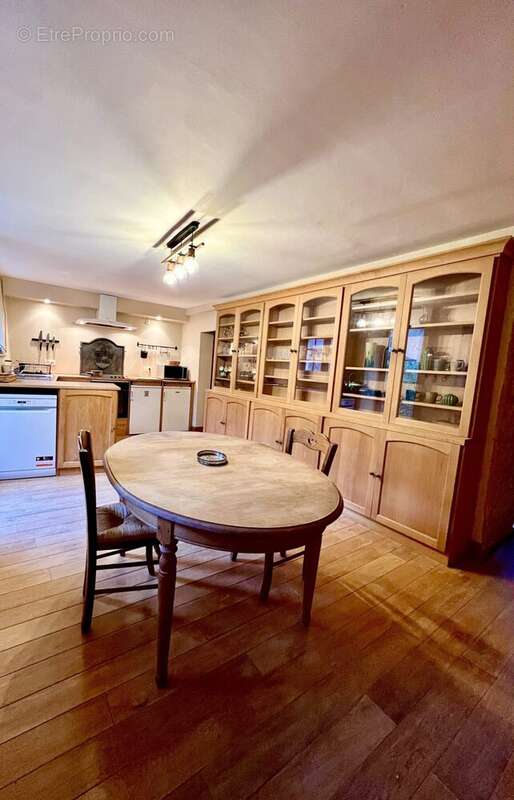 Maison à MAUZAC-ET-GRAND-CASTANG