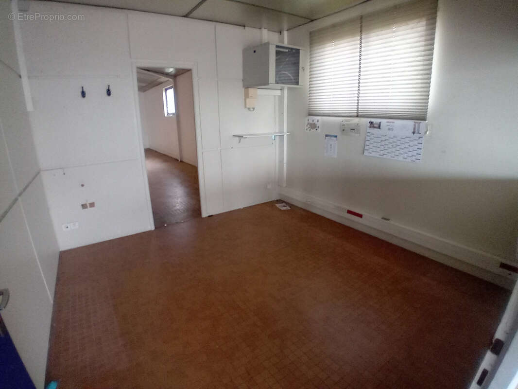 Commerce à LES HERBIERS