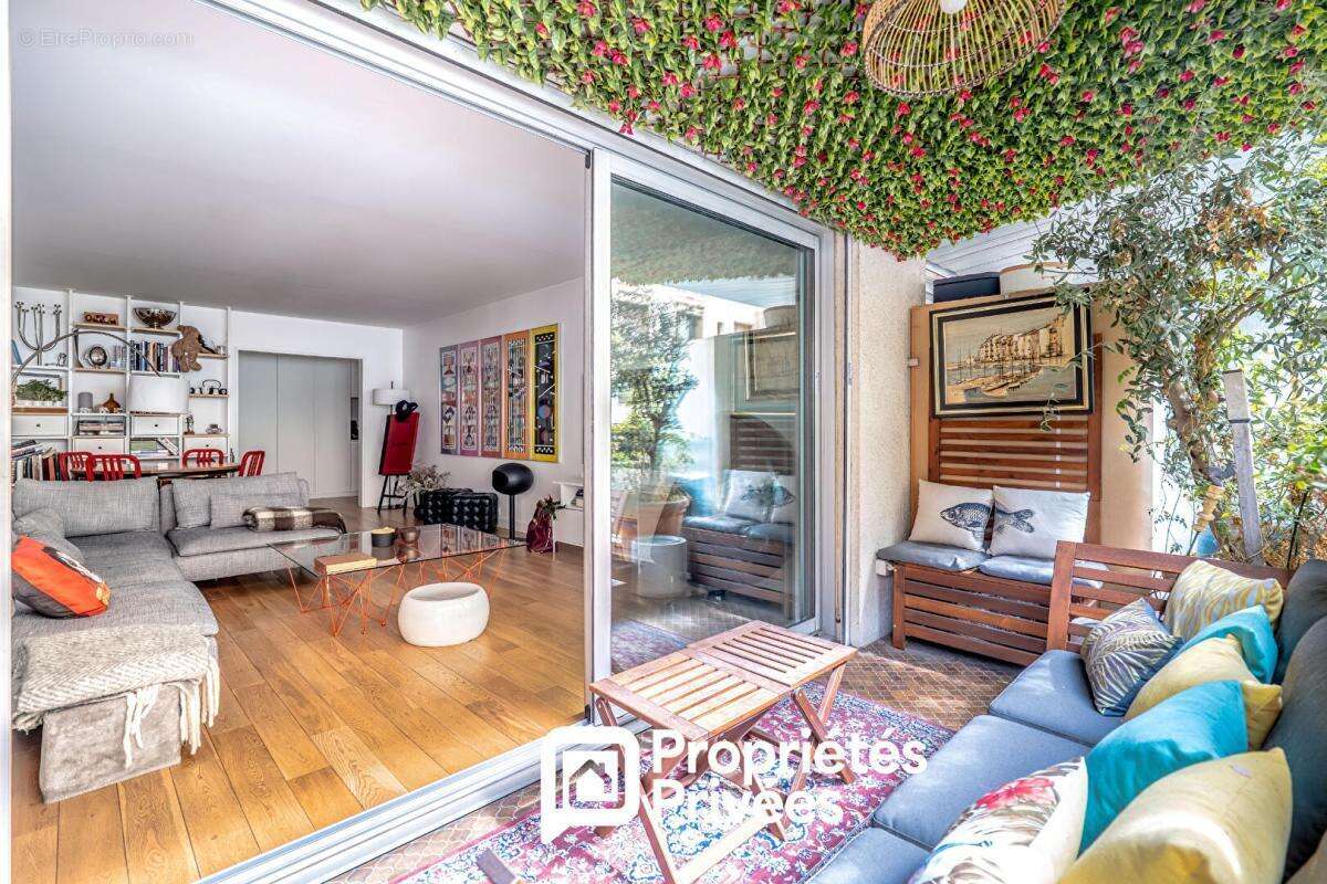 Appartement à PARIS-16E