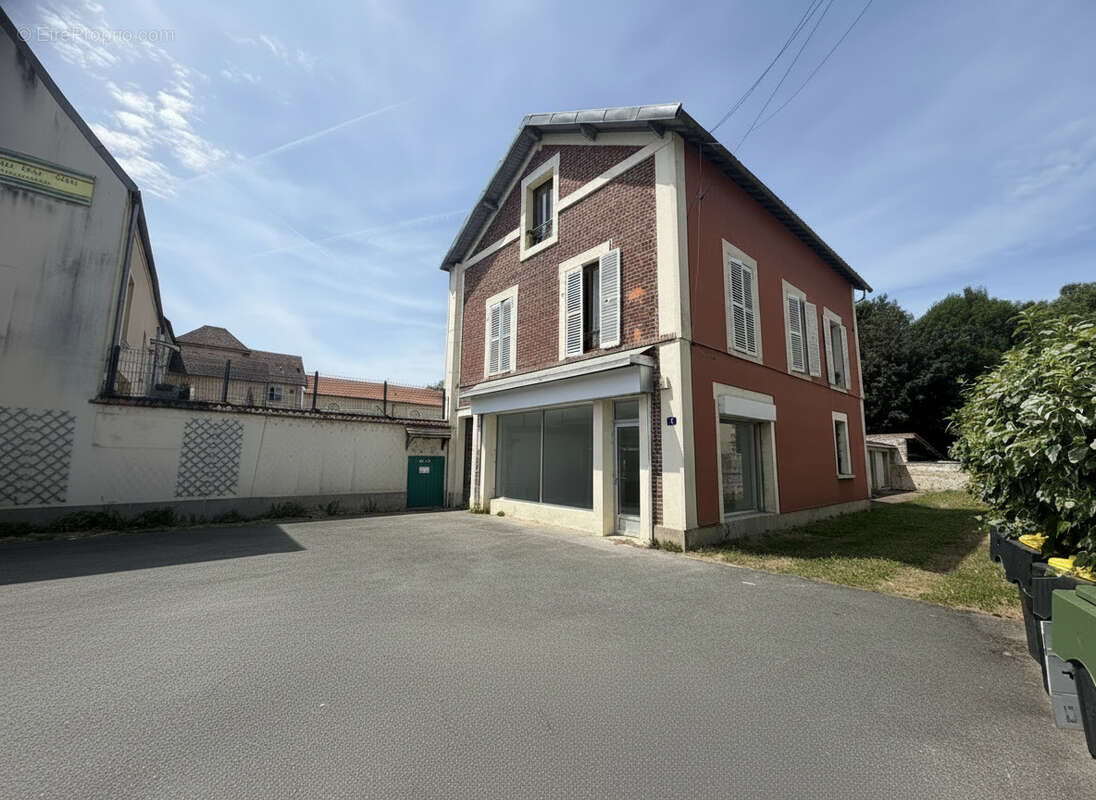 Commerce à COUILLY-PONT-AUX-DAMES