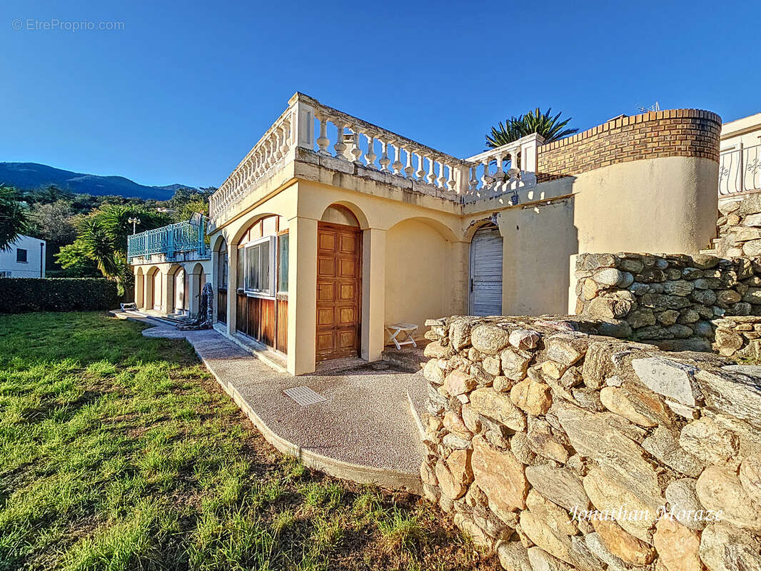 Maison à VILLELONGUE-DELS-MONTS