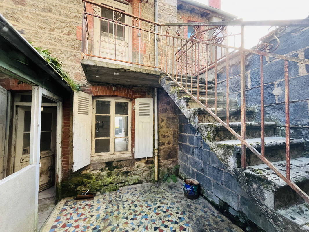 Maison à ESTIVAREILLES