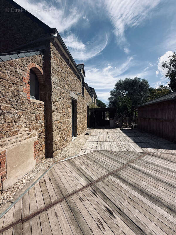 Maison 117 m² à Saint-Coulomb  - photo 4