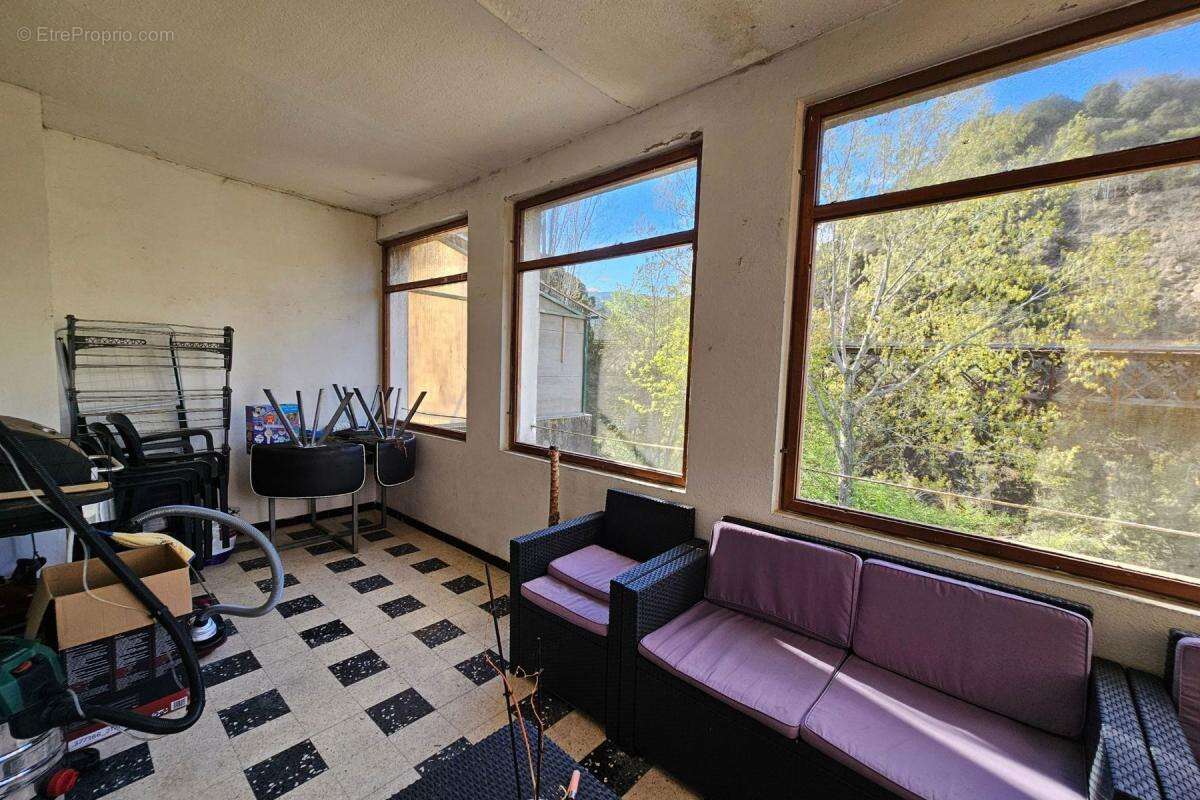 Appartement à REYNES