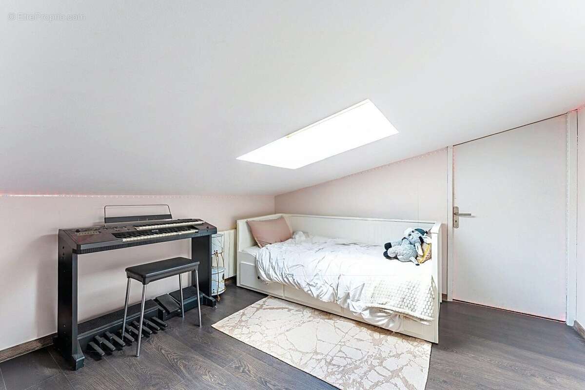 Maison à DECINES-CHARPIEU