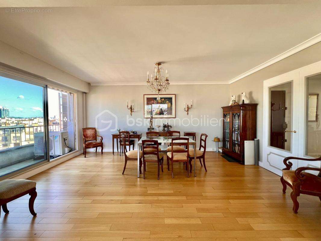 Appartement à PARIS-17E