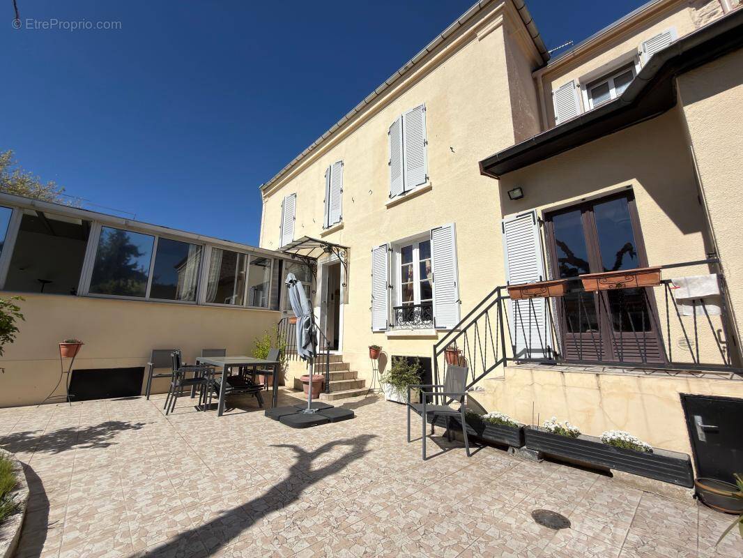 Maison à SAINT-MAUR-DES-FOSSES