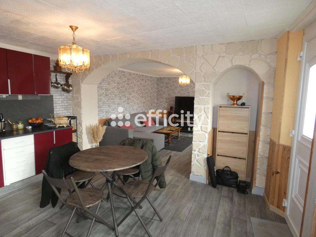 Maison à SAINT-BONNET-DE-ROCHEFORT