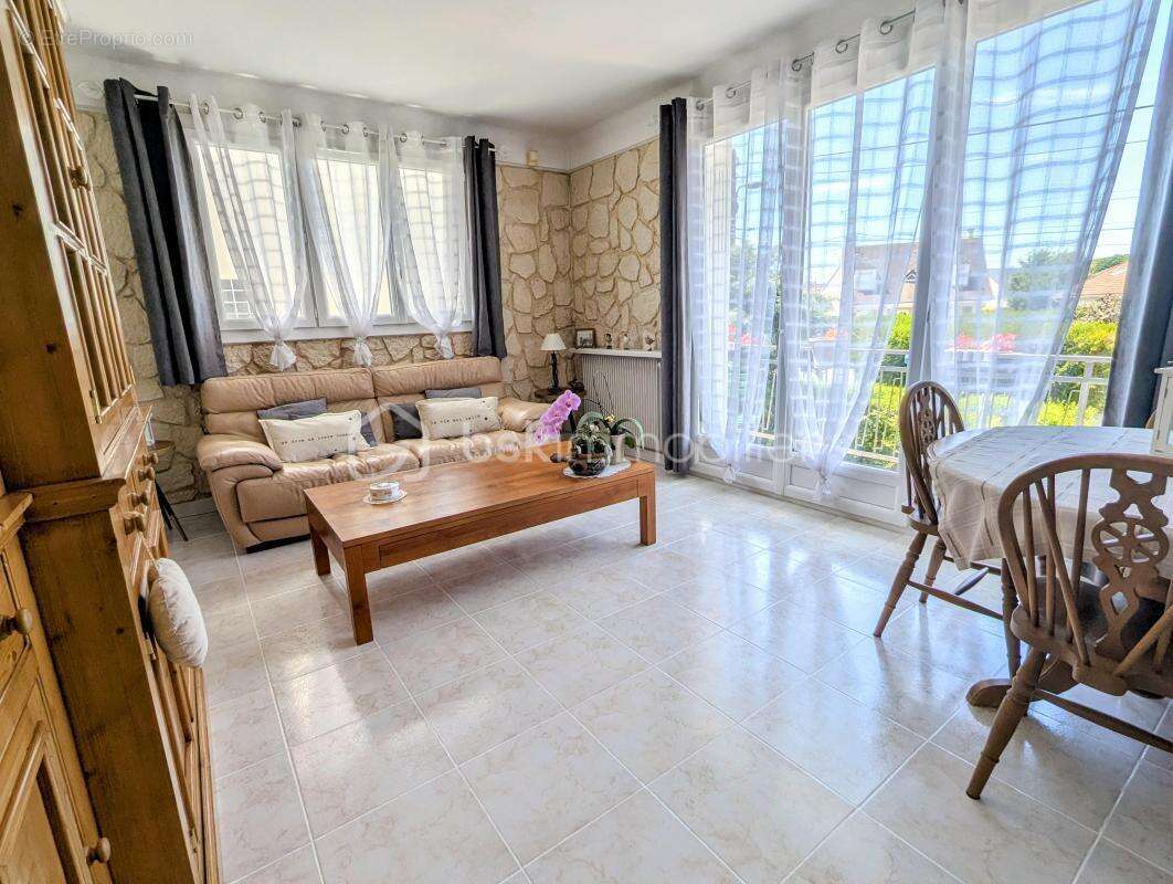 Maison à OZOIR-LA-FERRIERE