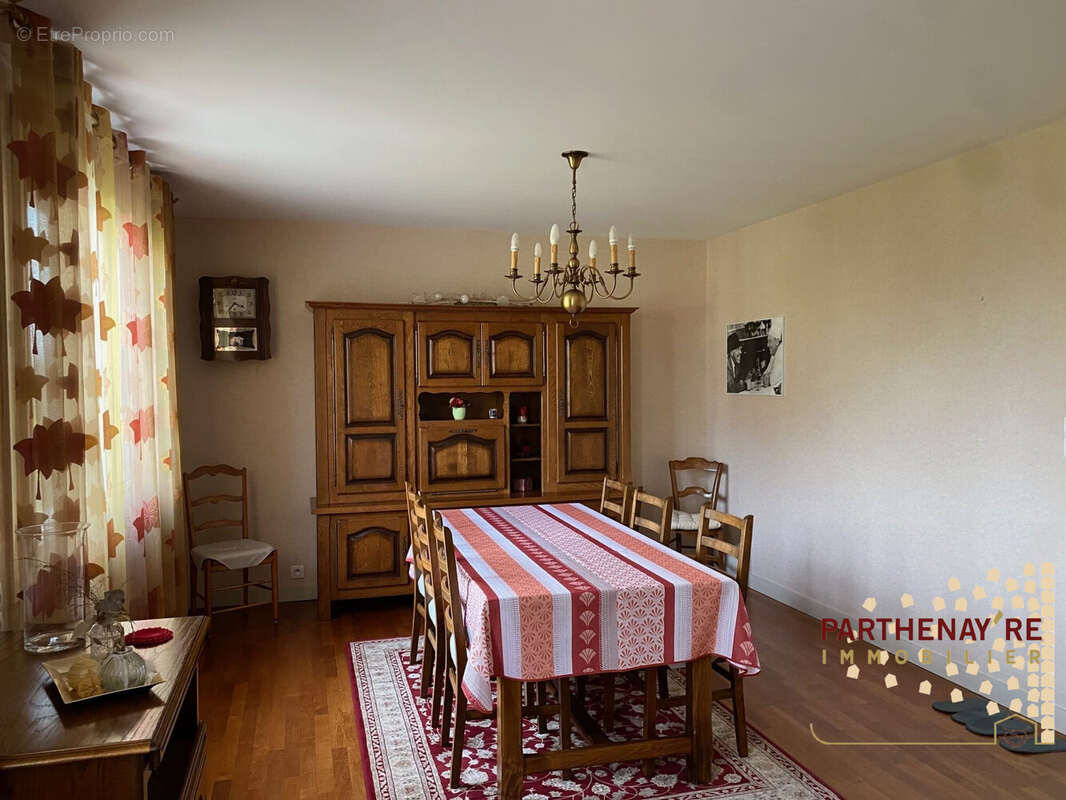 Maison à PARTHENAY