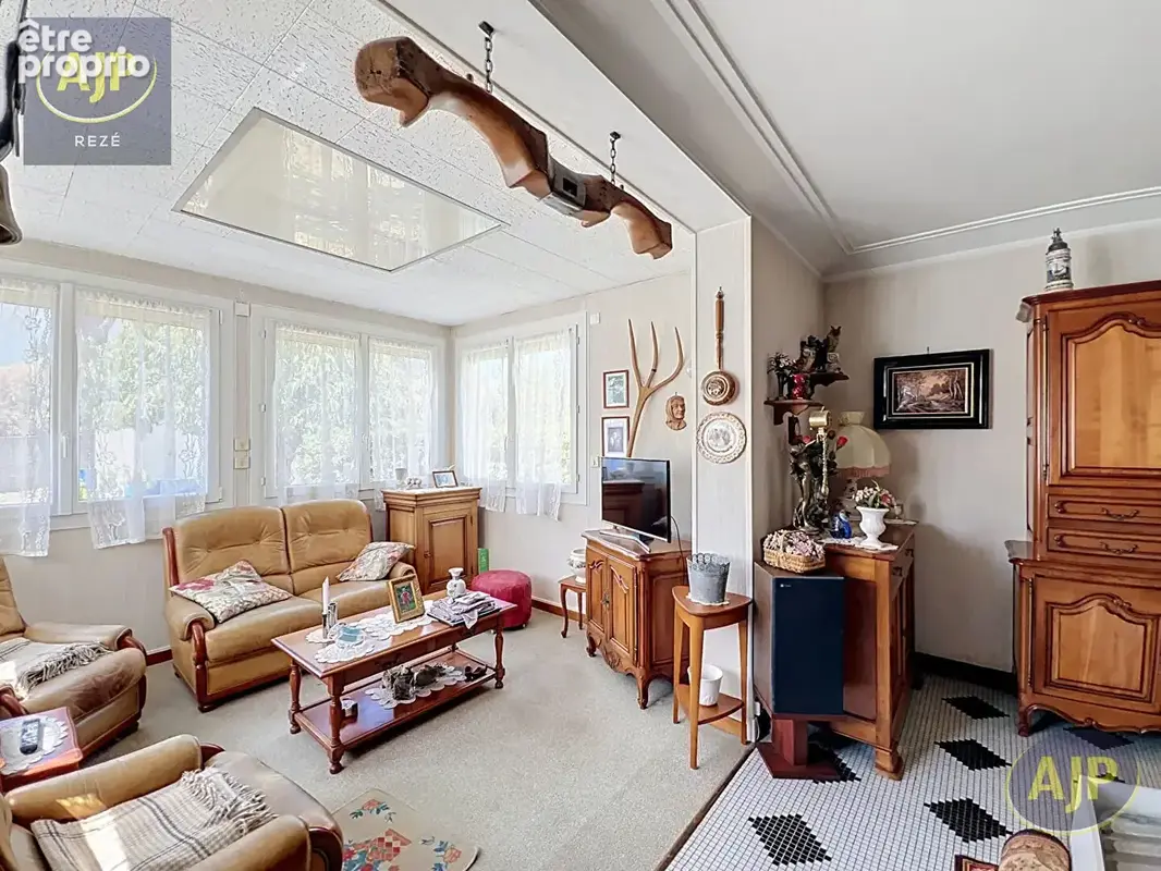 REZÉ  Maison 4 pièces de 80 m² avec jardin clos, garage et dépendance - photo 4