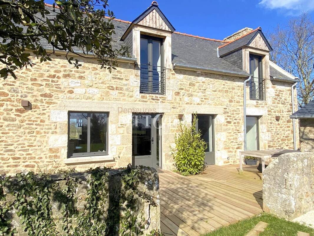 Maison à SAINT-JACUT-DE-LA-MER