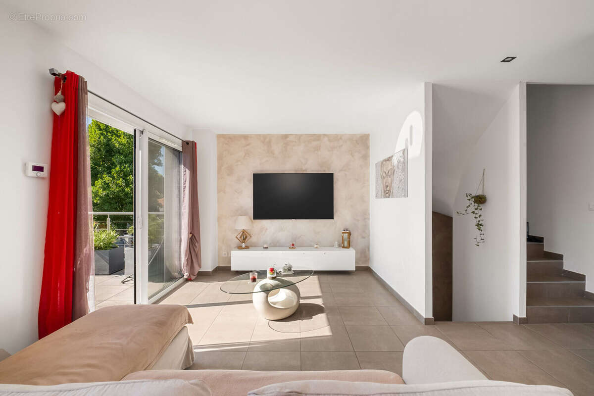 Photo 3 - Maison à SIMANDRES