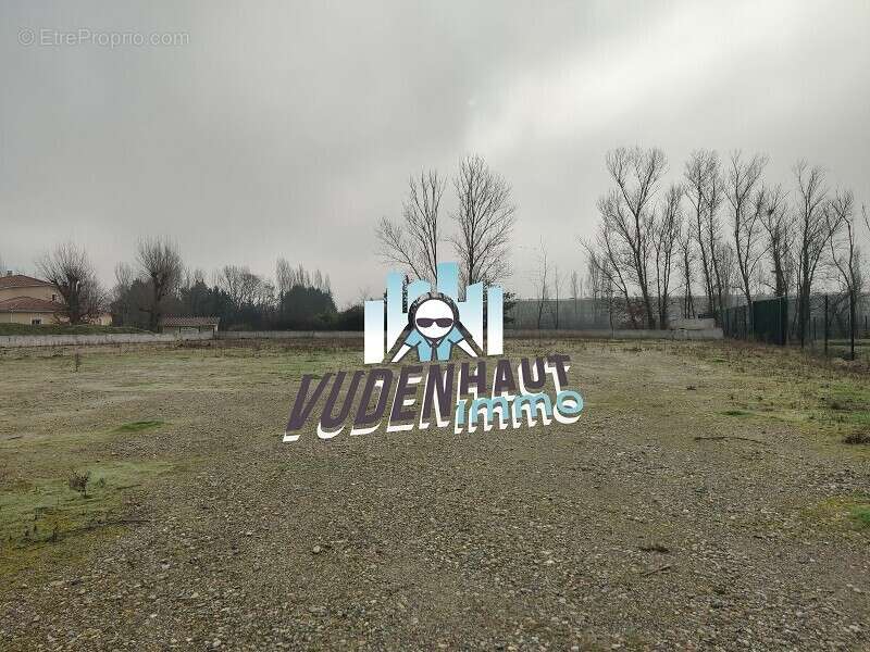 Terrain à LESPINASSE