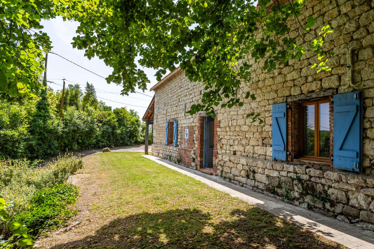 Maison de campagne avec annexes, piscine, grange et vue - photo 30