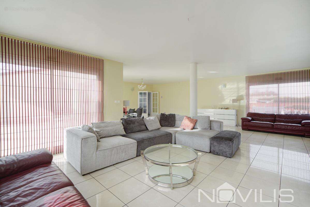 Maison à LAVERNOSE-LACASSE