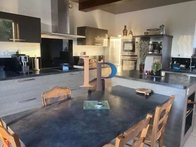 Maison à POUILLY-SOUS-CHARLIEU