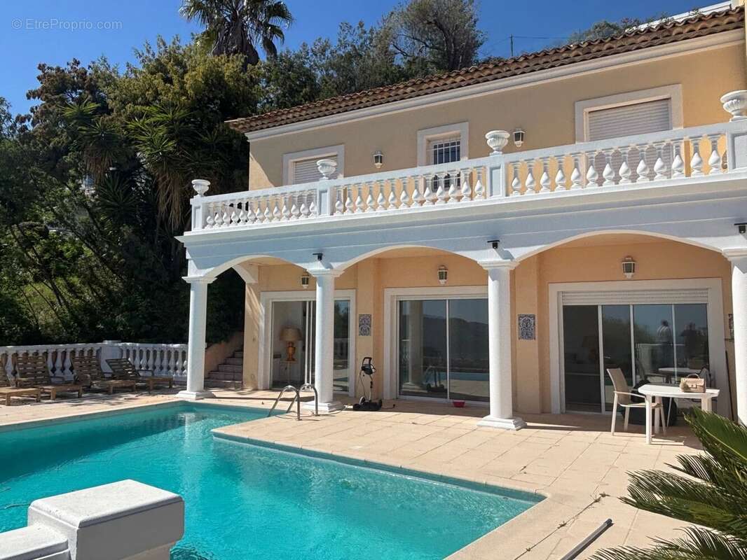 Maison à MANDELIEU-LA-NAPOULE