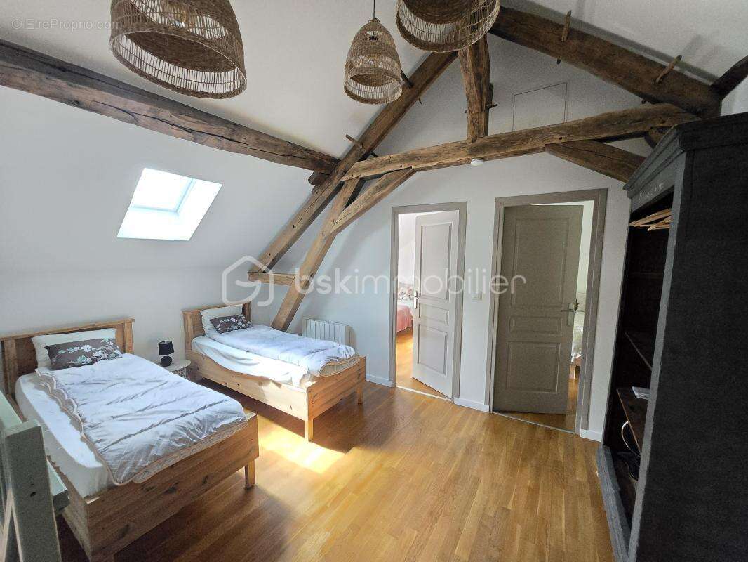 Maison à CRUX-LA-VILLE