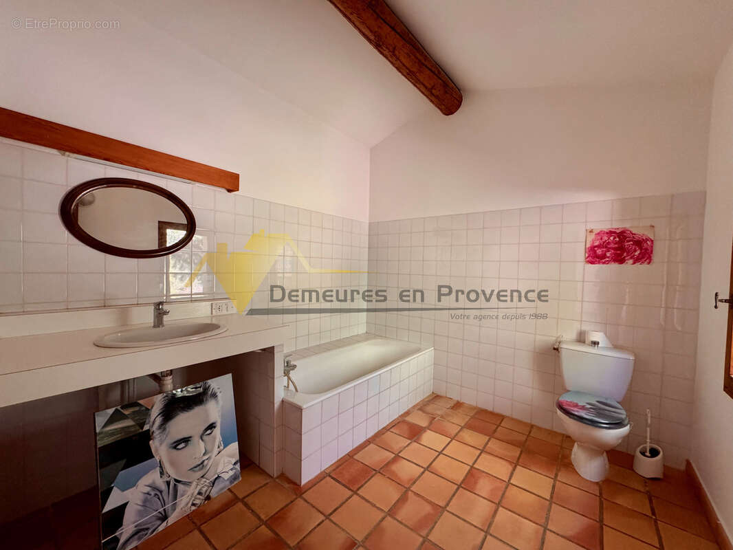 À vendre   Villa de caractère avec vue dominante, piscine et 4 chambres - photo 22