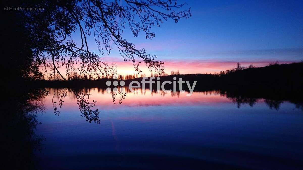 Terrain à SAINT-PIAT
