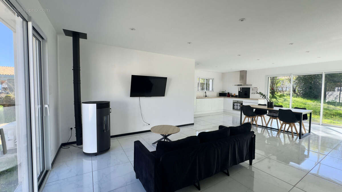 Maison à LE GUE-D'ALLERE