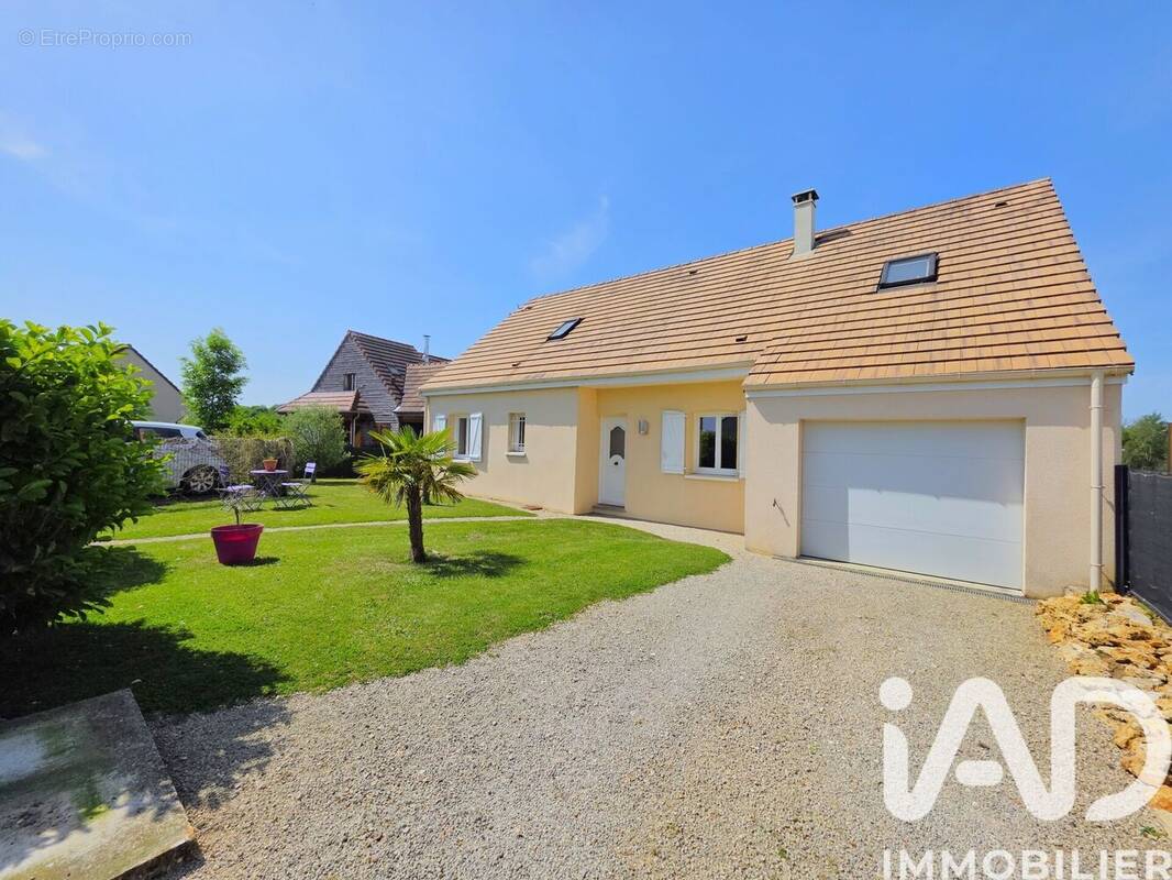 Photo 1 - Maison à MONDONVILLE-SAINT-JEAN