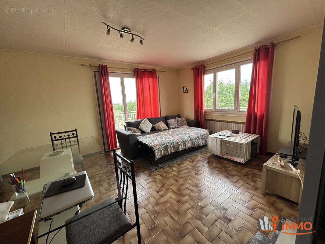 Maison 83 m² à Saint-Romain-Le-Puy  - photo 7