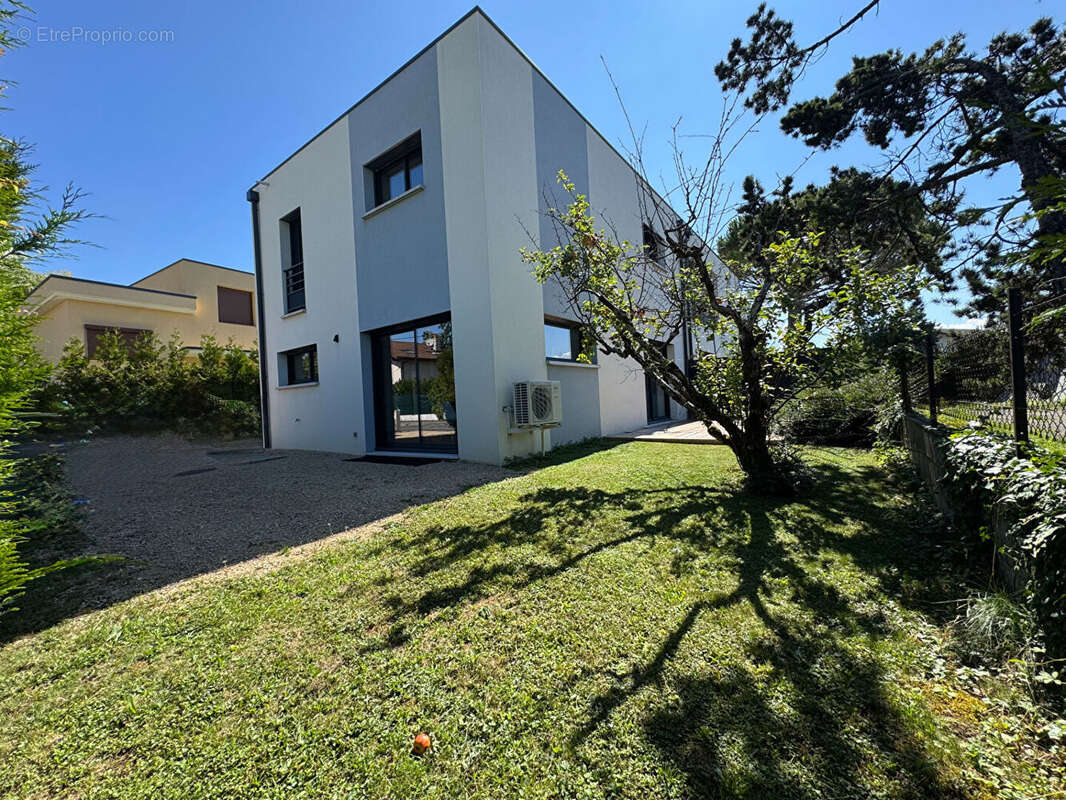 Maison à VILLE-LA-GRAND