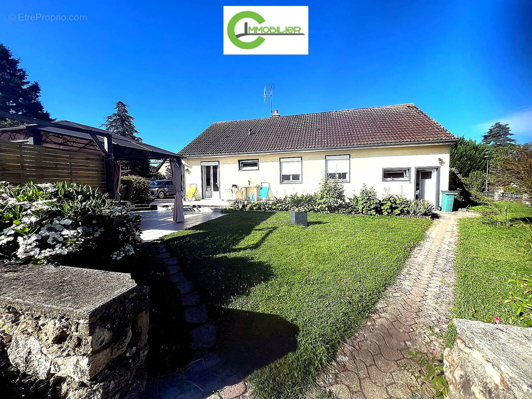 Maison à VILLAINES-LA-GONAIS