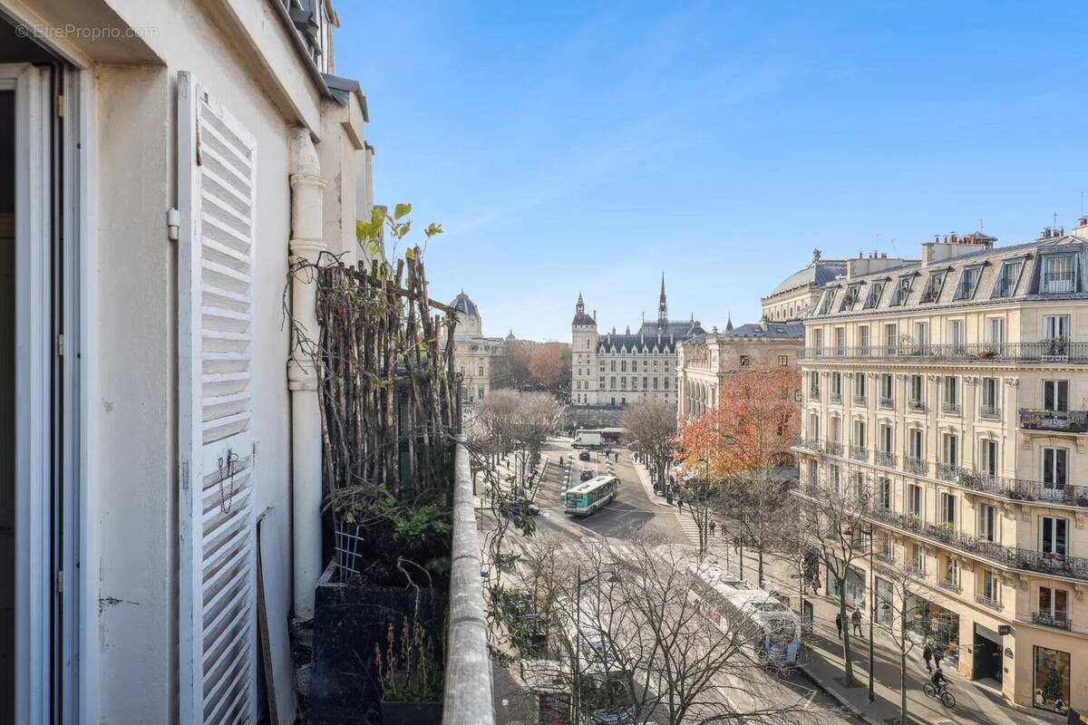 Appartement à PARIS-1E