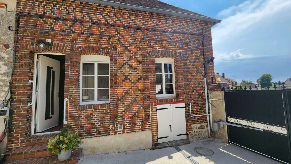 Maison à CHATEAUNEUF-EN-THYMERAIS