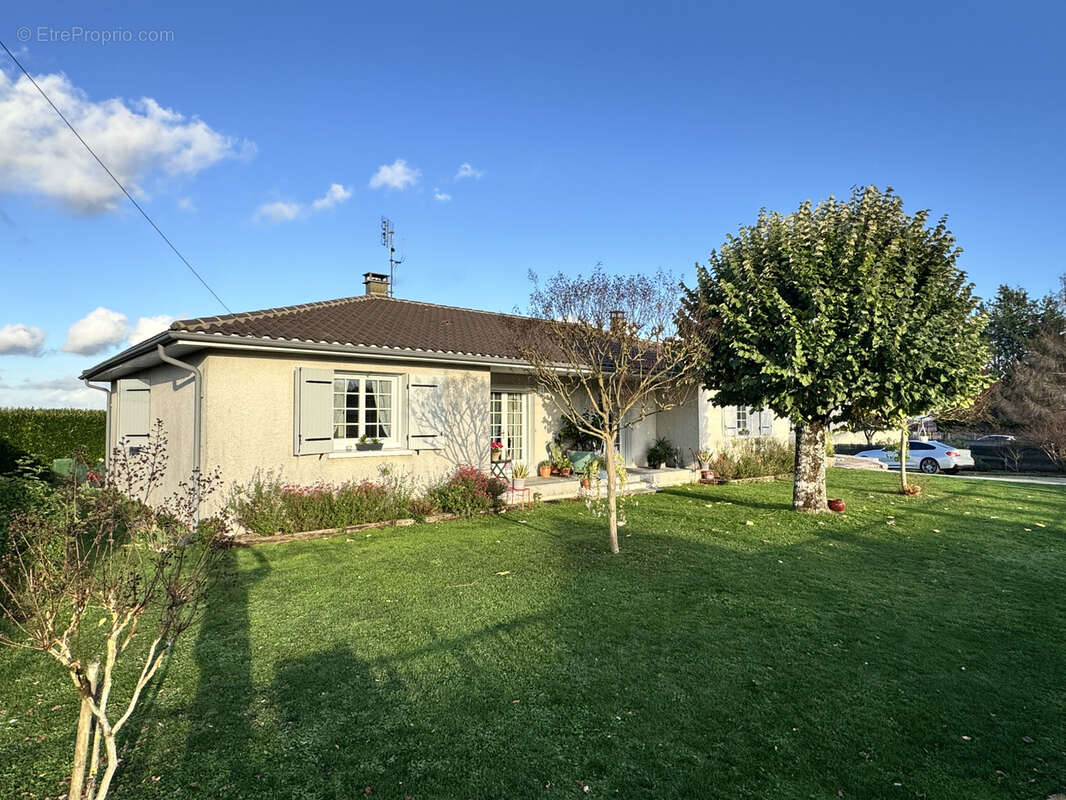 Maison à BARBEZIEUX-SAINT-HILAIRE