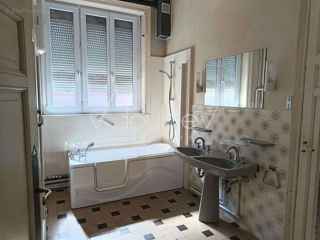 Cachet pour cet appartement T4/T5- 163 m² à rénover - photo 6