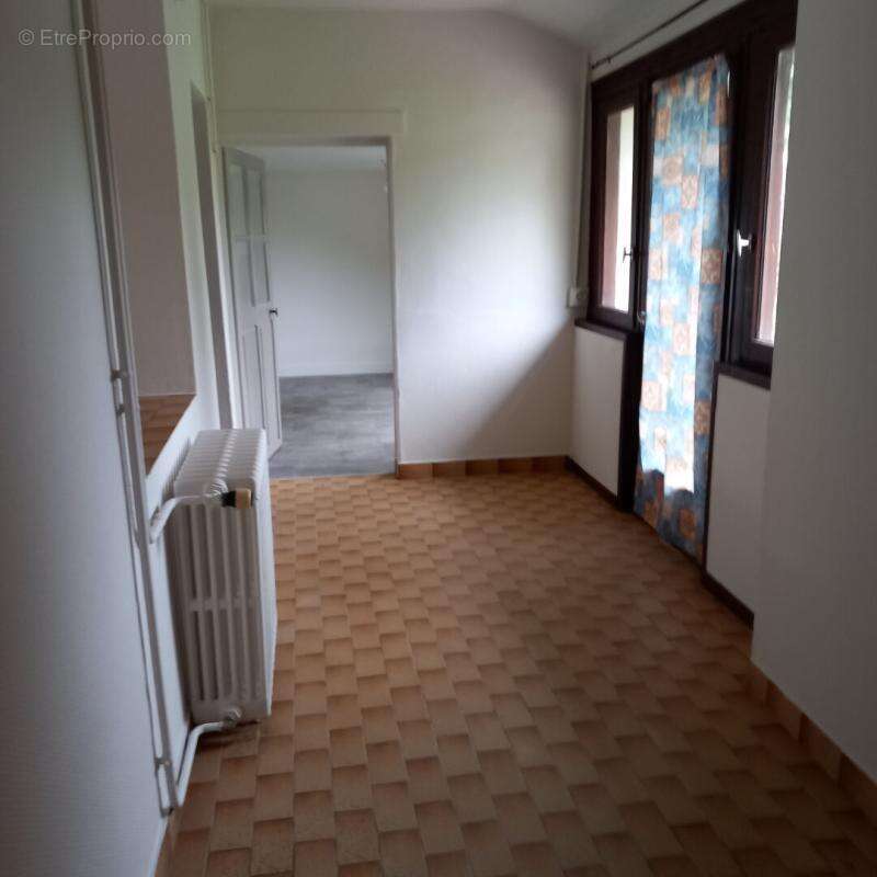 Maison à LES BORDES