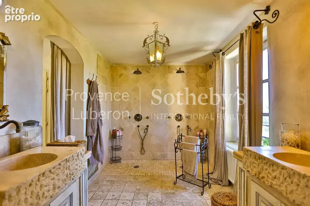 Bastide de Prestige avec piscine et terrain de 104 hectares en Provence - photo 12