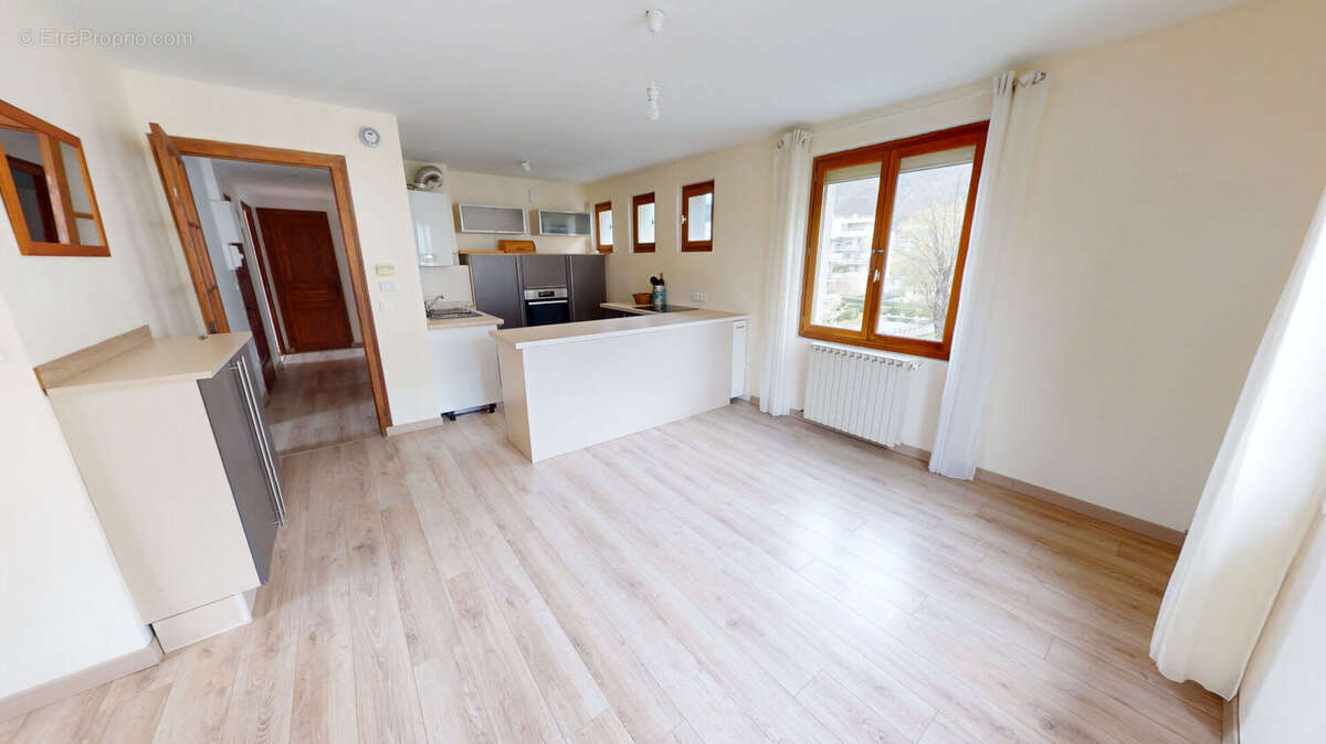 Appartement à SAINT-EGREVE