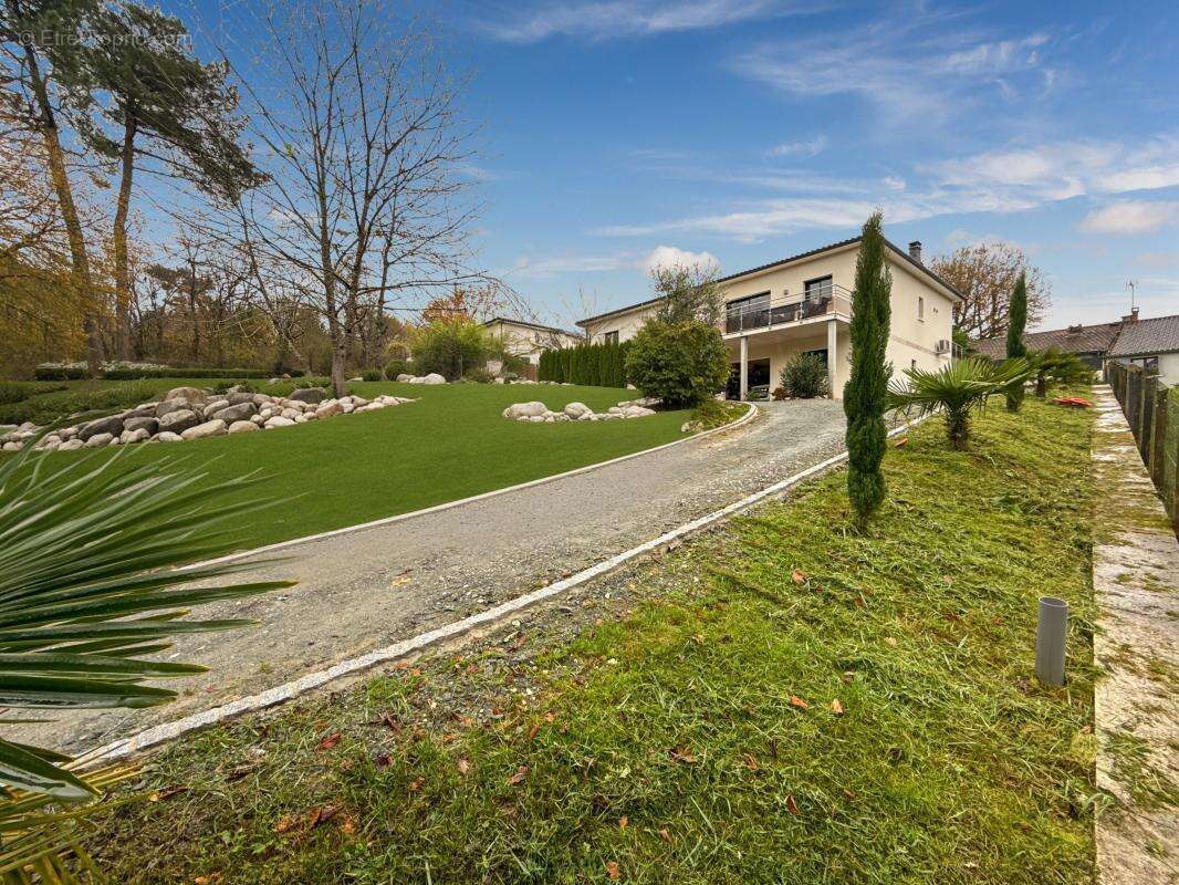 Maison à CHATEAU-L&#039;EVEQUE