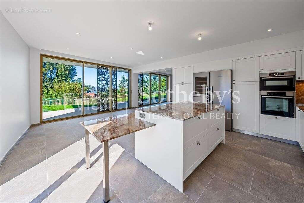 Appartement à EVIAN-LES-BAINS