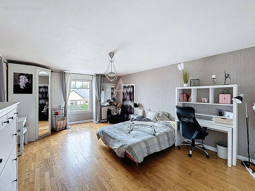 Maison à CHATEAU-GONTIER