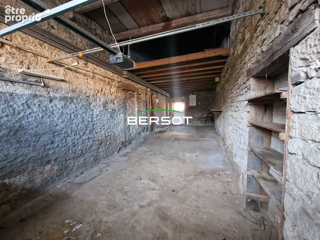 Ancienne ferme à Geneuille de 118 m²  avec garages et dépendances - photo 11