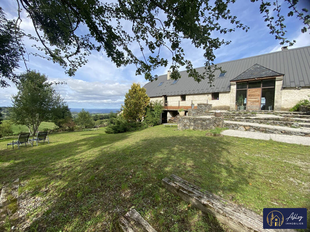 Maison 14 pièces LE MONTEIL - Maison à LE MONTEIL