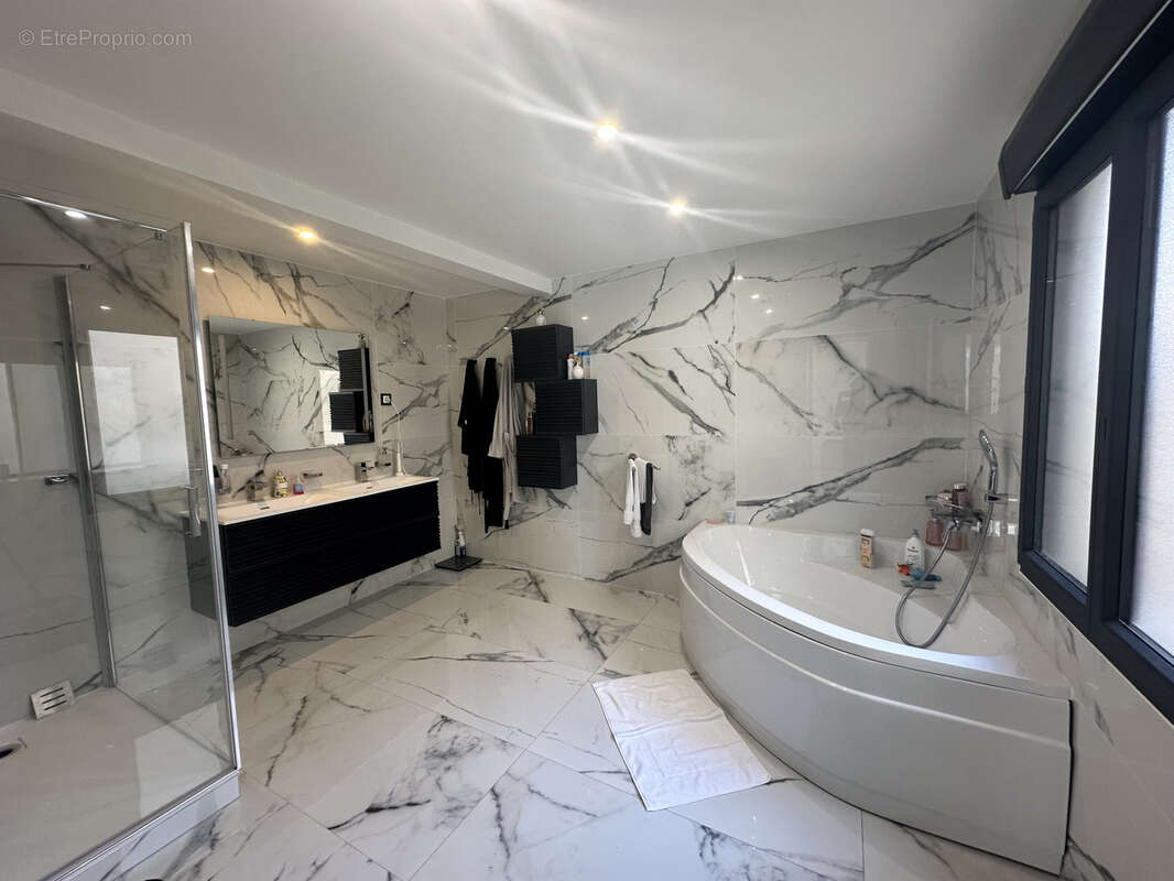 Maison à SAINTE-SAVINE