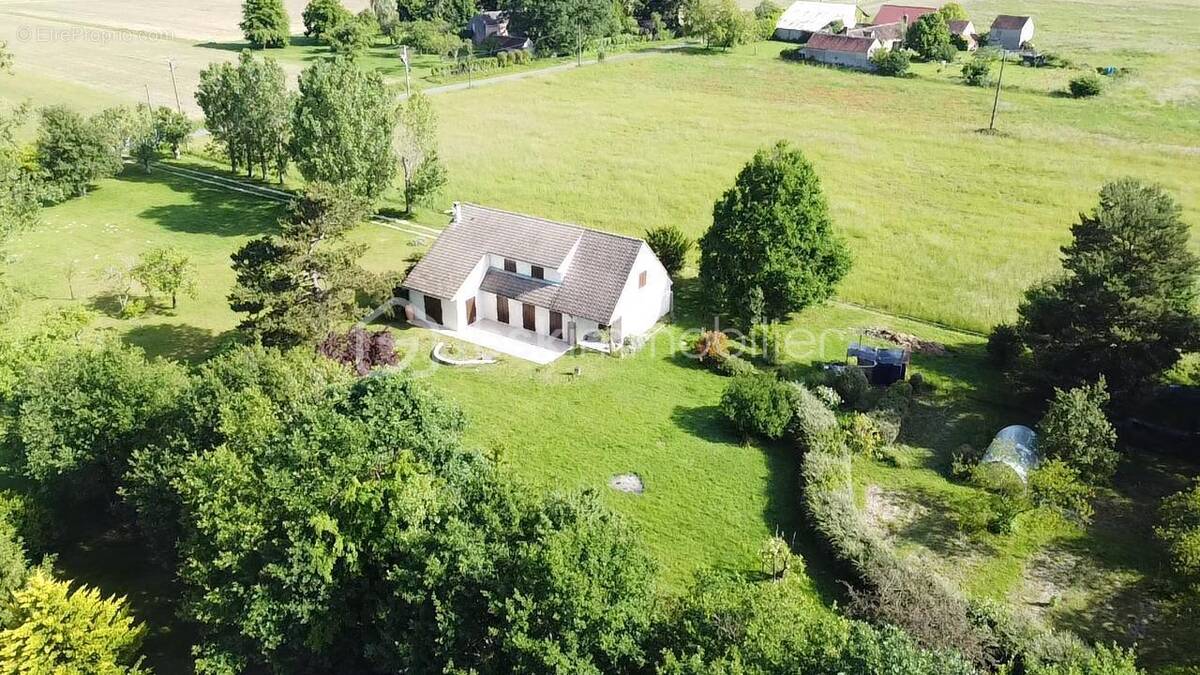 Maison à NESPLOY